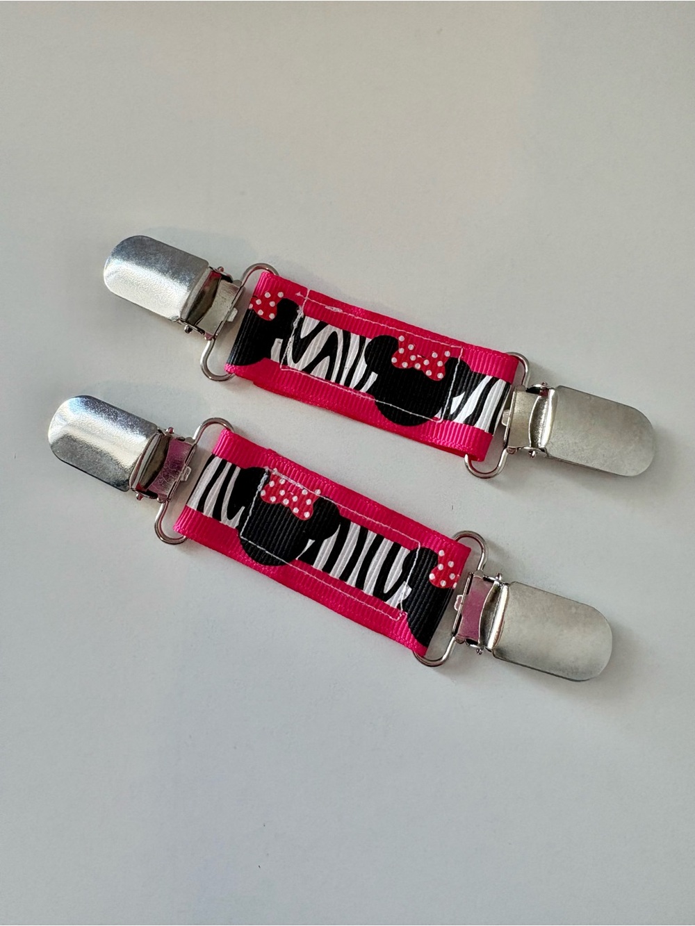 🩷NWOT Minnie Mouse Mitten Clips🩷